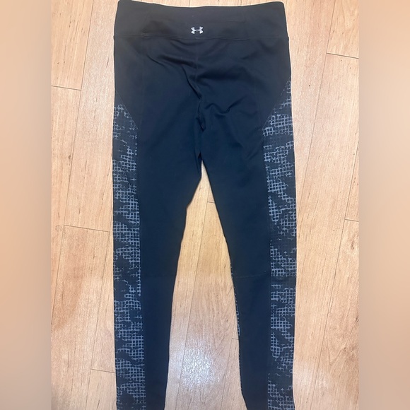 Under Armour Women’s Workout Tights, Black w/ pattern, Size Medium - Picture 3 of 3